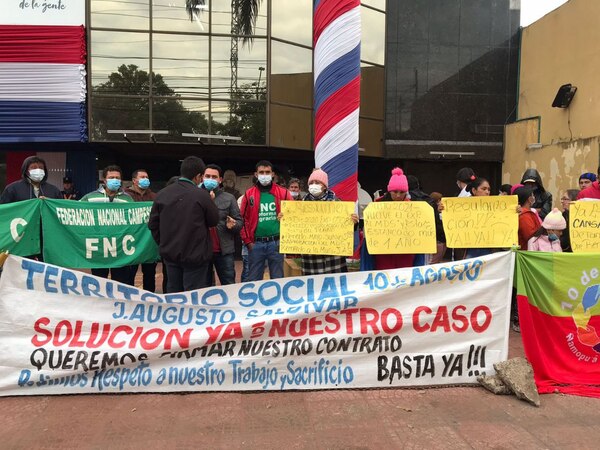 Diario HOY | Familias de J. A. Saldívar protestan frente al MDS y exigen regularización de sus tierras