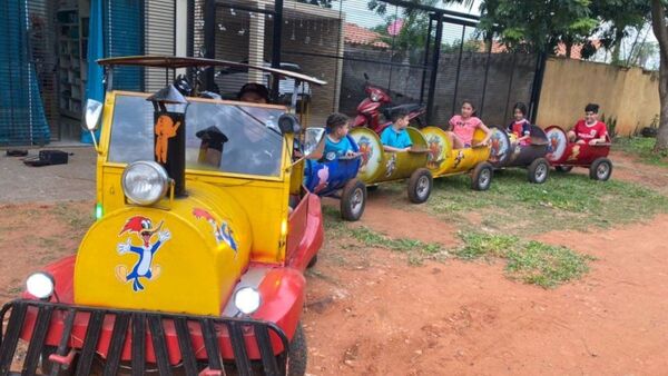Alquilan trencitos de tambor para pasear a los niños