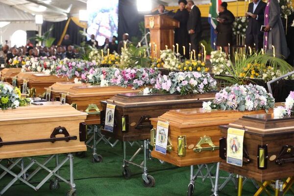 Hallan metanol en cuerpos de 21 adolescentes muertos en un bar en Sudáfrica - Mundo - ABC Color