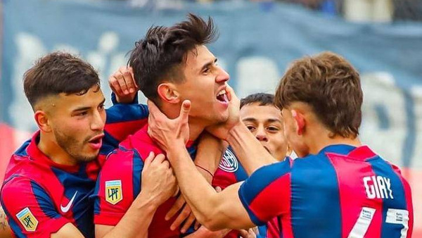 Crónica / "Zorrito" Bareiro, máximo goleador del fútbol argentino