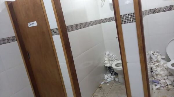 Baños del lado paraguayo en frontera con Argentina en pésimas condiciones - Crónicas Ciudadanas - ABC Color