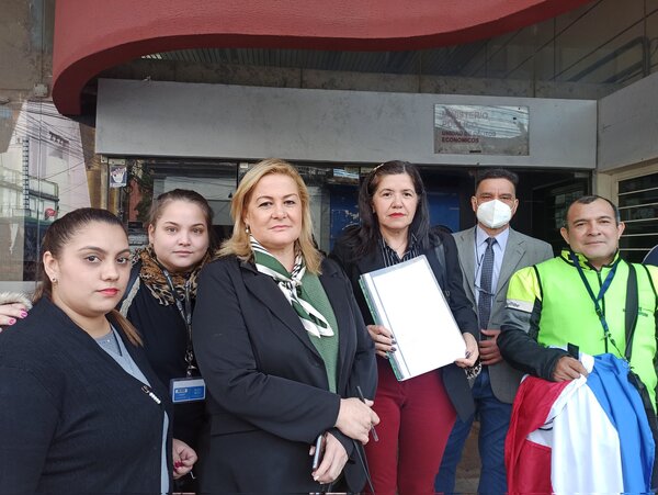 Coordinadora de Abogados y Sociedad Civil presentan denuncia penal contra Fátima Saucedo - PDS RADIO