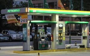 Baja el precio de la gasolina en Brasil – Prensa 5
