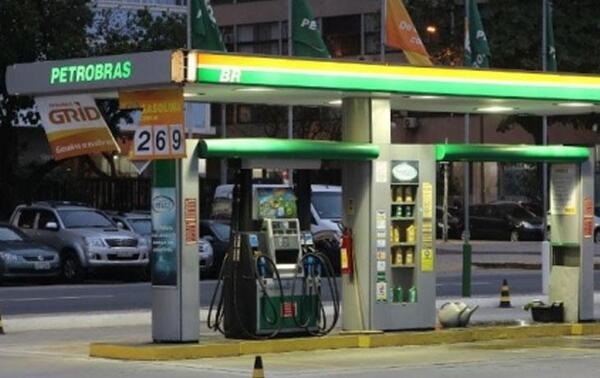 Baja el precio de la gasolina en Brasil – Prensa 5