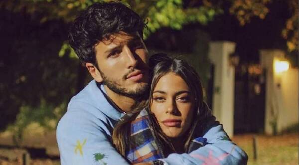 Crónica / [VIDEO] Sebastián Yatra contó por qué opa su amor con Tini Stoessel