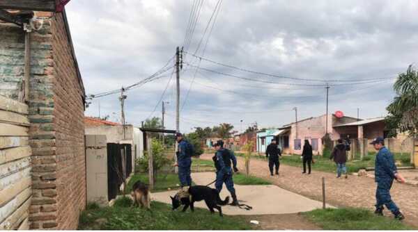 Siguen buscando a niño desaparecido en Barrio Obrero, esta vez se sumaron los peludos
