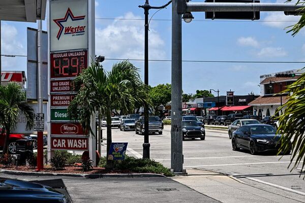 Precio de la gasolina baja en EEUU, un bálsamo para Joe Biden - Mundo - ABC Color