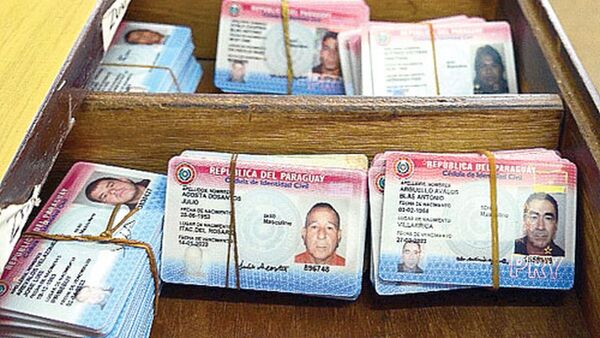 Diario HOY | Identificaciones retiene entrega de cédulas, acusan y presumen: para dar pie a coimas