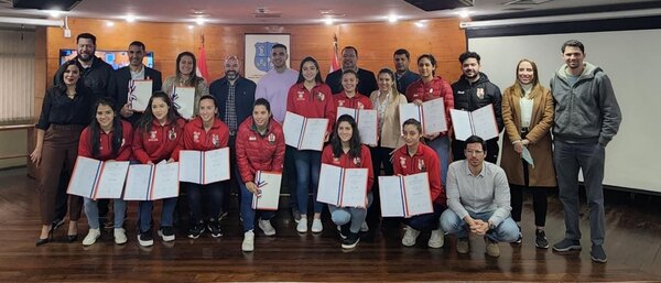 Otorgan Medalla Arsenio Erico a basquebolistas