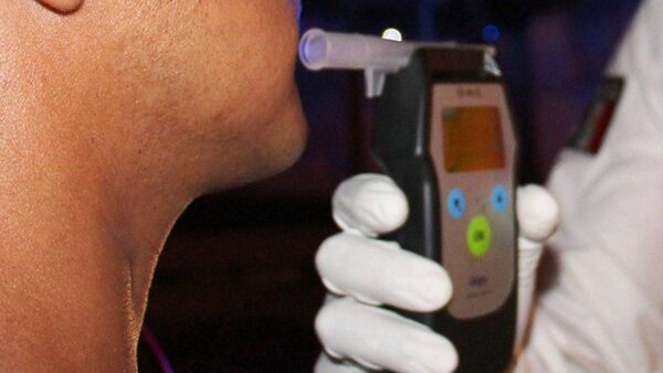 ¿Qué pasa si un conductor se niega a someterse al alcotest?