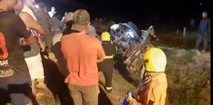 Camión volcó y aplastó a su conductor en San Pedro - Policiales - ABC Color