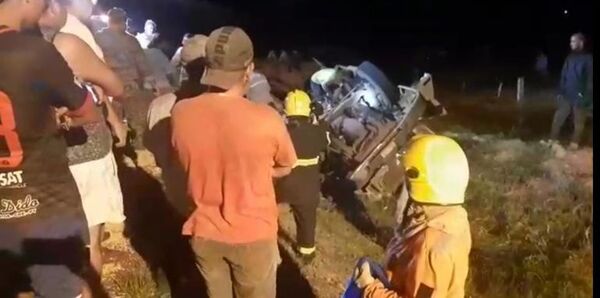 Camión volcó y aplastó a su conductor en San Pedro - Policiales - ABC Color