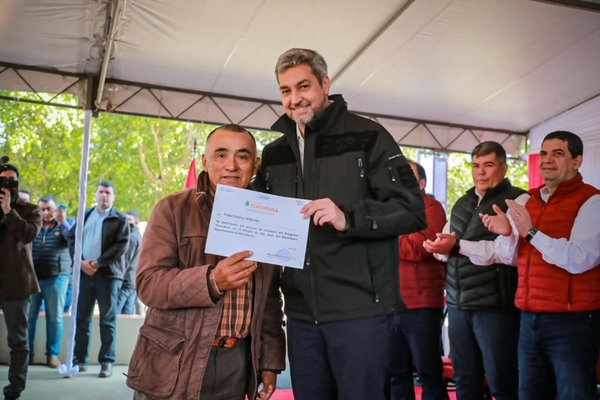 Presidente inauguró ruta asfaltada en San Juan del Ñeembucú y la EBY anunció aumento de inversiones sociales