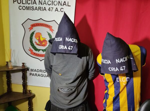 Supuestos ladrones de motocicleta fueron aprehendidos en Luque - Policiales - ABC Color