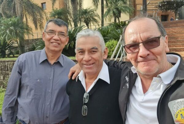 Partido de policías lanza candidato presidencial - Política - ABC Color