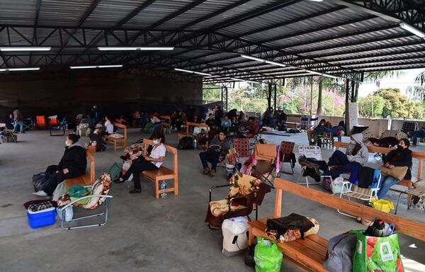 Desesperados, pacientes oncológicos piden la urgente intervención del IPS - Nacionales - ABC Color