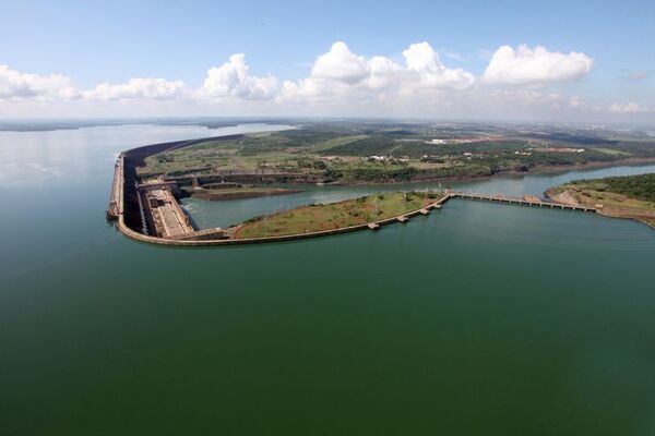 Altos funcionarios y seccionaleros en indemnización a exobreros de Itaipú - Nacionales - ABC Color
