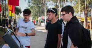 La Nación / Jóvenes realizaron pasantías educativas siendo divulgadores del voto electrónico