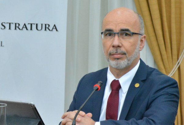 Exmagistrado y precandidato a senador apunta a eliminar los privilegios en el Estado - Megacadena — Últimas Noticias de Paraguay