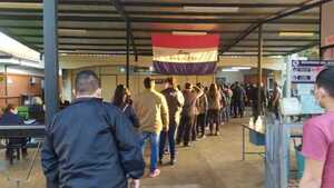 Impotencia y hasta desmayos por largas filas en IPS