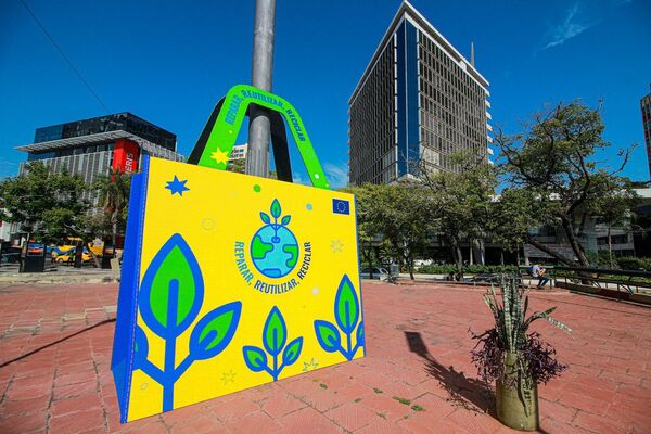 30 años en 30 imágenes: una intervención artística urbana en Asunción