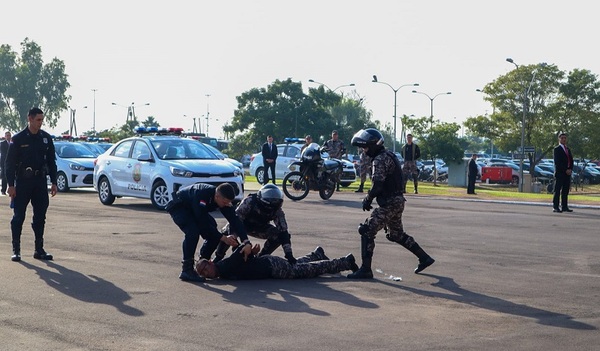 Entregan patrulleras y armas a la policía para reforzar seguridad ciudadana