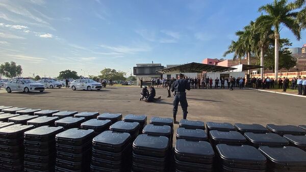 Policía Nacional recibió 520 pistolas eléctricas y de fuego
