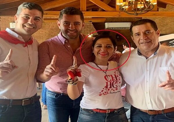 «Fotógrafa de oro» ingresó a la EBY con ayuda de políticos, admite director | Noticias Paraguay