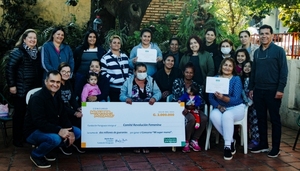 Fundación Paraguaya premió a la supermamá del 2022