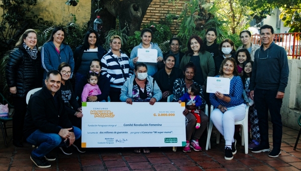 Fundación Paraguaya premió a la supermamá del 2022