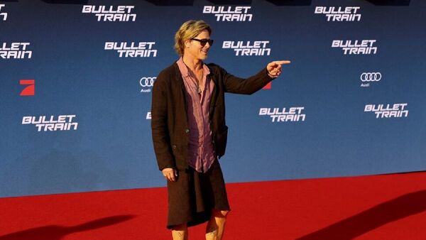 Brad Pitt se puso una pollera para ir al estreno de su película