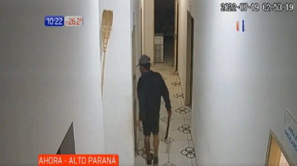 Machete en mano hombre perpetró robo domiciliario | Noticias Paraguay
