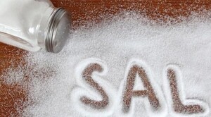 Instan a evitar el consumo excesivo de la sal: cómo reemplazarla en las comidas