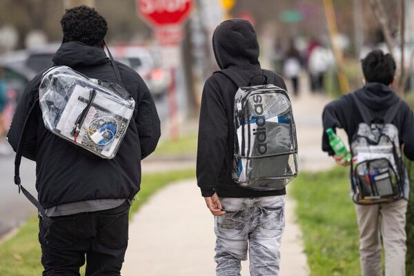 Tras tiroteo en escuela de EEUU, los alumnos deberán usar mochilas transparentes - Megacadena — Últimas Noticias de Paraguay