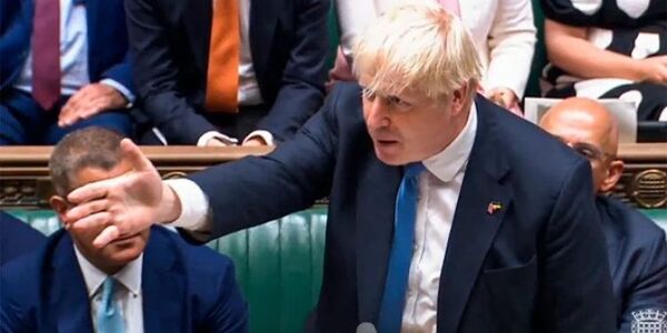 El desafiante discurso de despedida de Boris Johnson en el Parlamento en medio ovaciones y abucheos