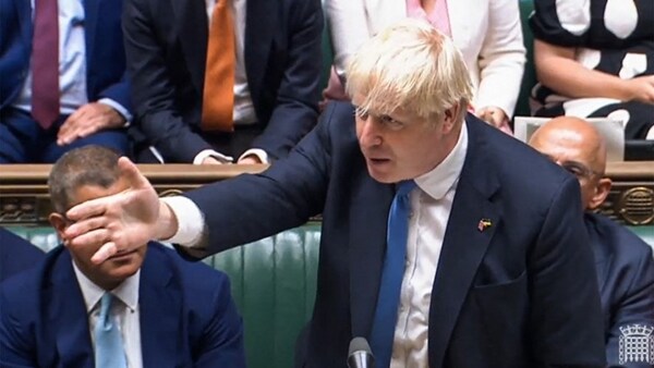 En castellano, y a lo Terminator, se despidió Boris Johnson: "¡Hasta la vista, baby!"