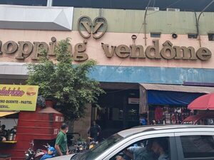 Denuncian a cuñada de Kelembu por golpear a vendedor - La Clave