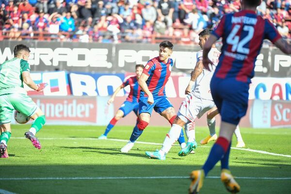 Adam Bareiro aumenta sus números en el fútbol argentino - Fútbol - ABC Color