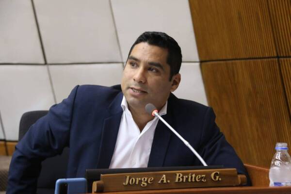 Crónica / Kuerai ndaje de los bloqueos: diputado Brítez amenaza con escracharle al dueño de Facebook