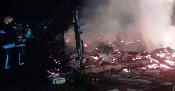 Crónica / Hernandarias: Cuatro menores son rescatados de una casa incendiada