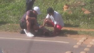 Vecinos de Capiatá atrapan a supuesto “peajero”, tras herir a un transeúnte - Policiales - ABC Color