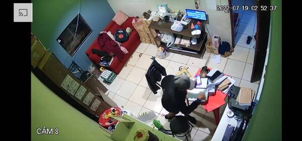 Crónica / Un hombre entró con machete en mano para robar en una panadería