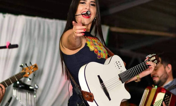 Don Rodolfo quiso alabarse jeko con cantante e “inventó” relación, según ella