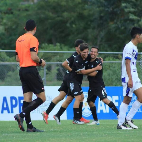 Sub 17: el campeón inició goleando - Fútbol - ABC Color