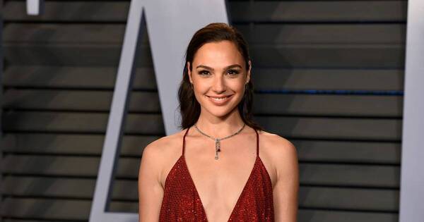 La Nación / Hija de sobrevivientes del Holocausto, reina de belleza a los 18 y soldado a los 20: la historia de Gal Gadot