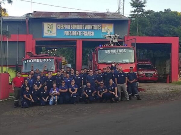 Bomberos de Pdte. Franco recibieron aporte del mes de abril, tras varios reclamos - ABC en el Este - ABC Color