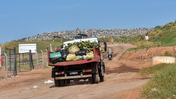 Junta aprueba otra millonaria deuda y dudoso pliego para basura de Cateura