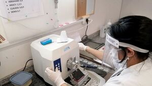 Vacuna taiwanesa estudiada en el país duplica defensas contra Covid