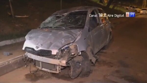 Accidente automovilístico dejo un herido en barrio Jara | Noticias Paraguay
