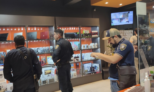 Rompió el cristal de Virtual Informática para robar impresora - OviedoPress